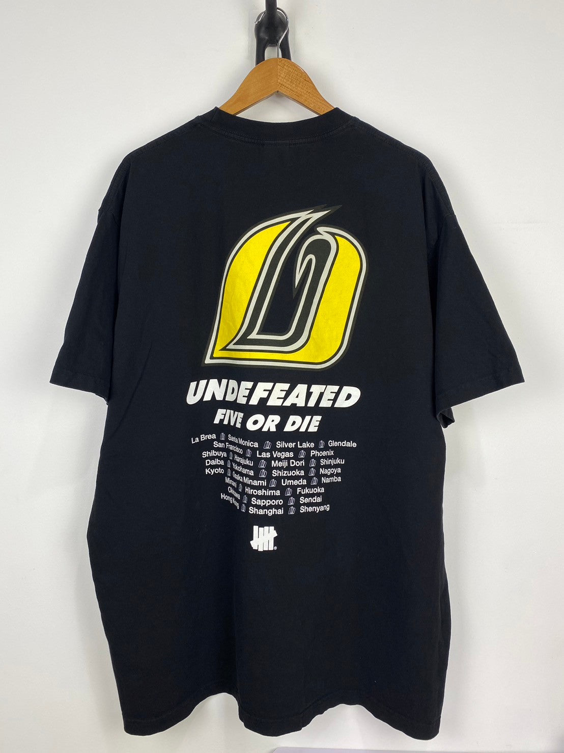 Vintage Undefeated Five Or Die T-Shirts DO195